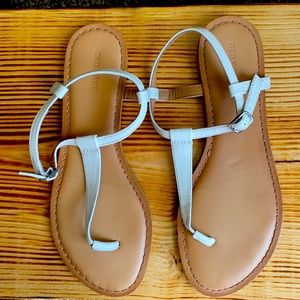 Essential white sandal.